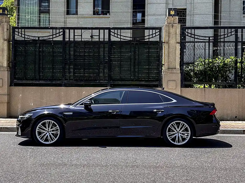 Audi A7L 2022 55 TFSI quattro S-line