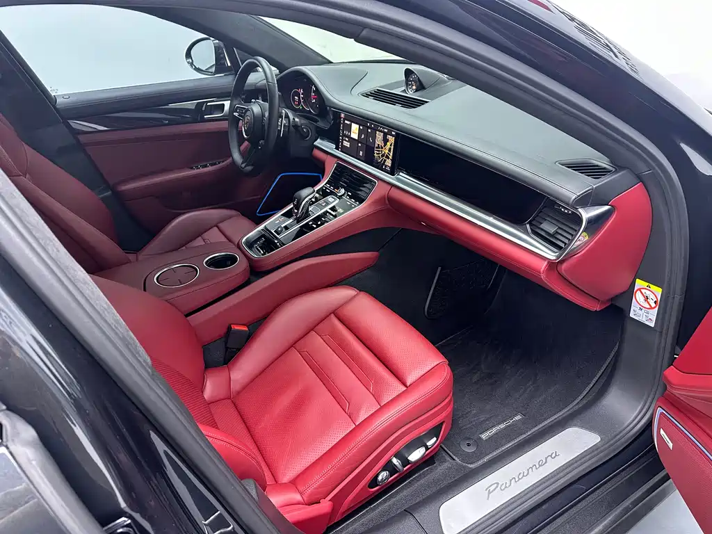 PORSCHE PANAMERA