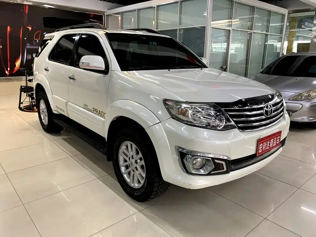 Toyota Fortuner — миниатюра 9
