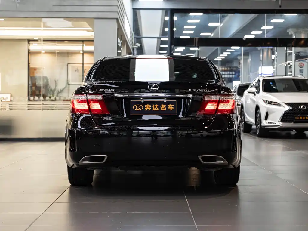 Lexus LS — миниатюра 5