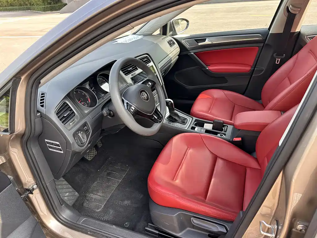 Volkswagen Golf 2016 1.6L AT Comfort