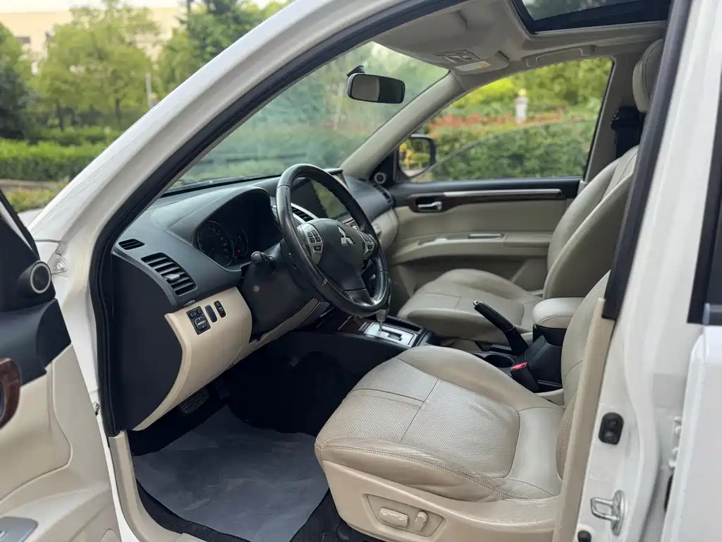 Mitsubishi Pajero Sport 2013 3.0L AT Luxury