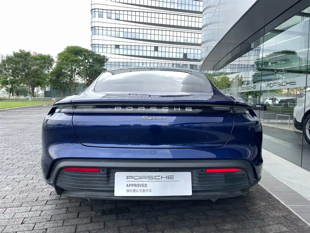PORSCHE TAYCAN