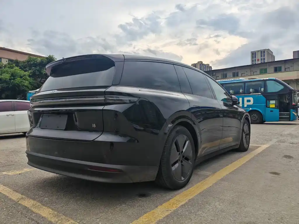 Li Auto i8 2025 Standard