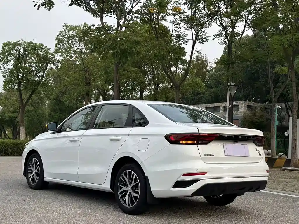Geely Emgrand — миниатюра 9