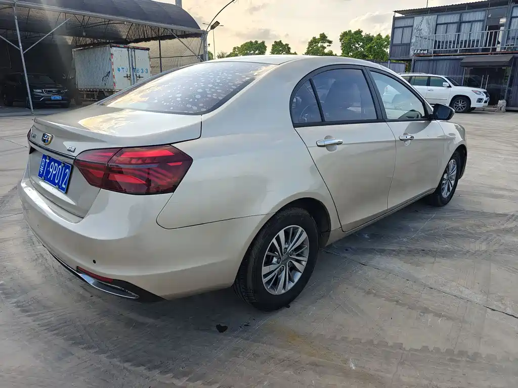 Geely Emgrand - фото 5
