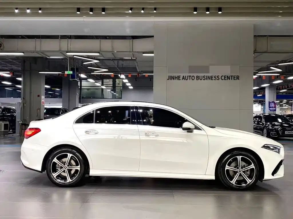 Mercedes-Benz A-Class A 2024 A 200 L Fashion