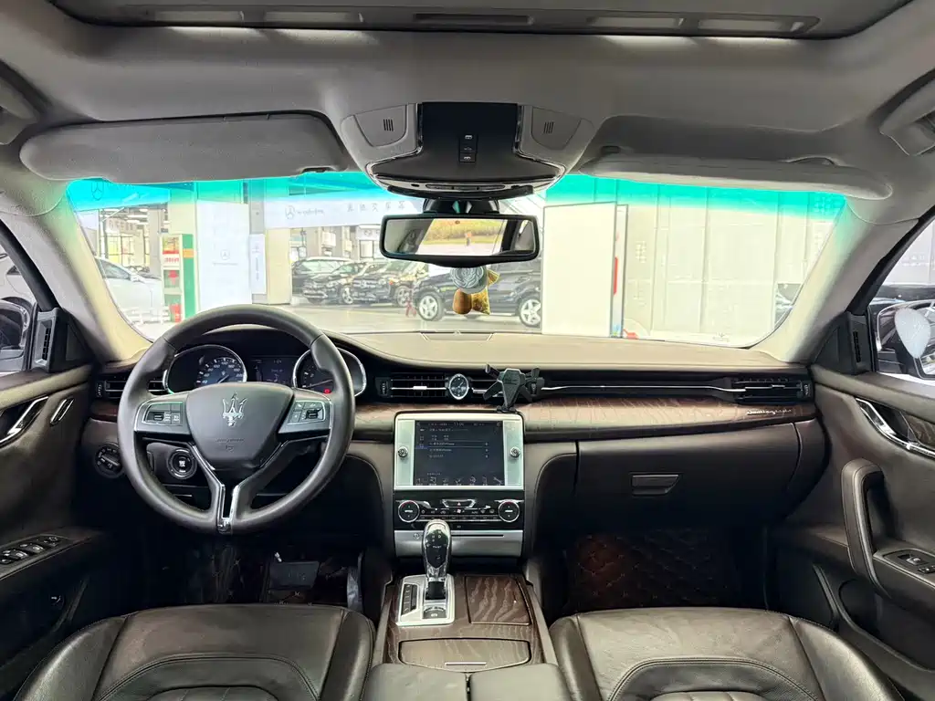 Maserati Quattroporte — миниатюра 10