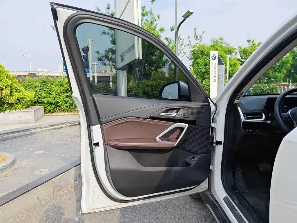 BMW iX1 2023 eDrive25L X
