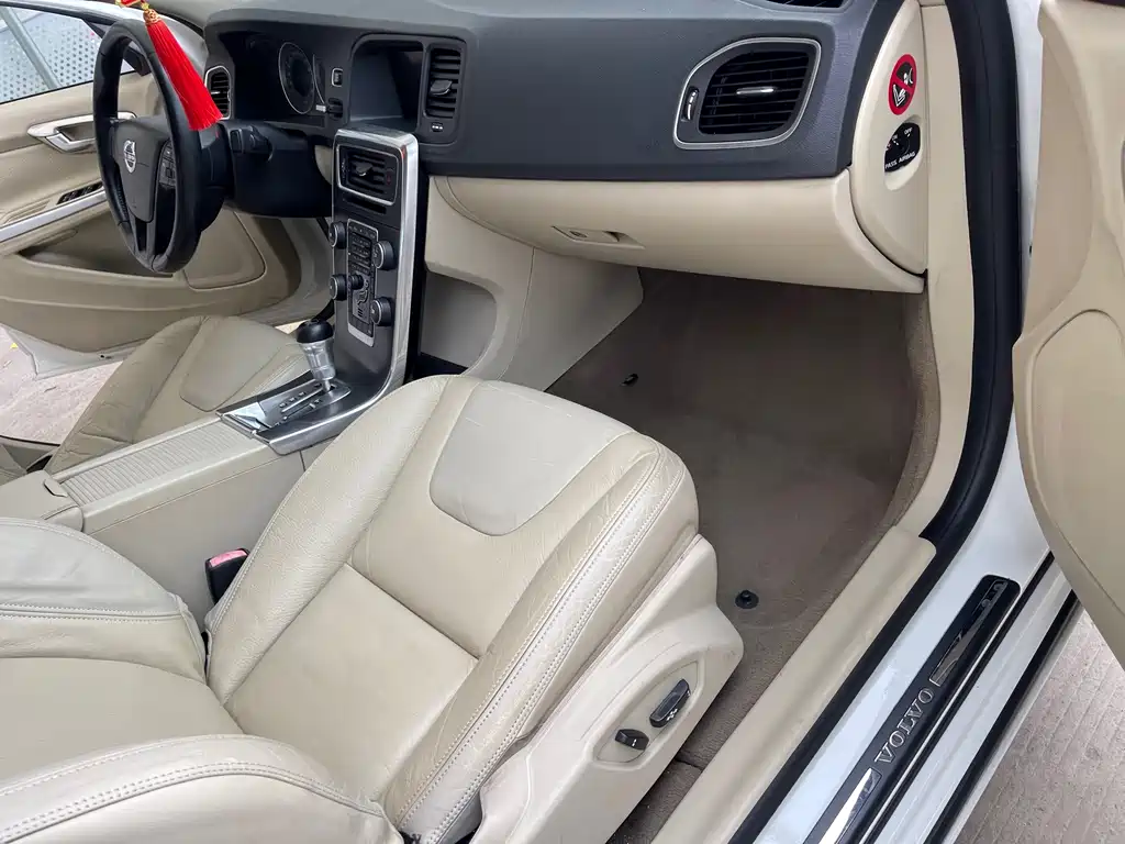 Volvo S60 (Import) — миниатюра 10