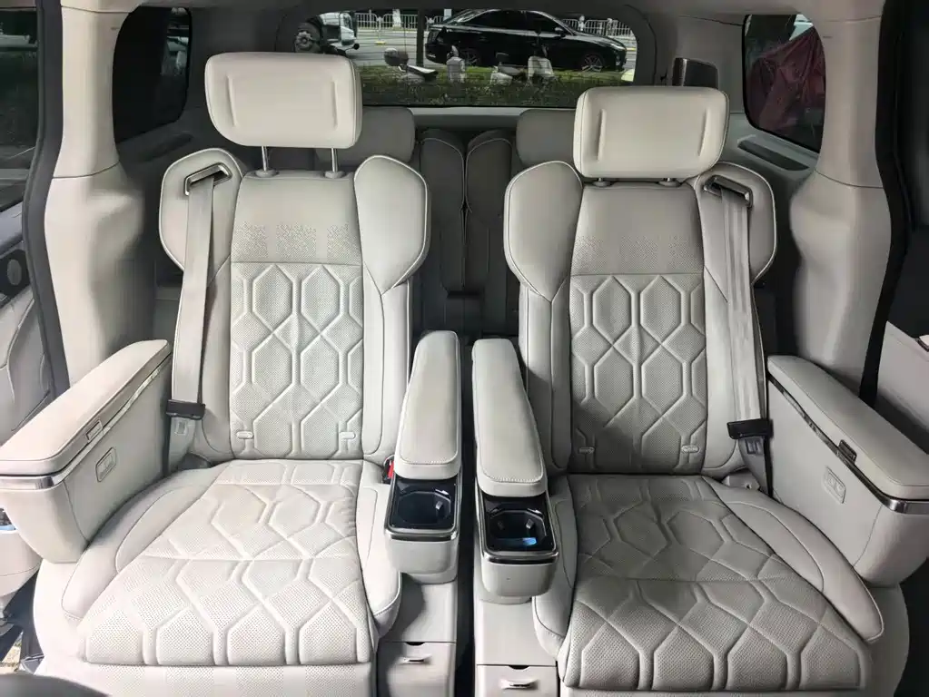 Volvo EM90 — миниатюра 14