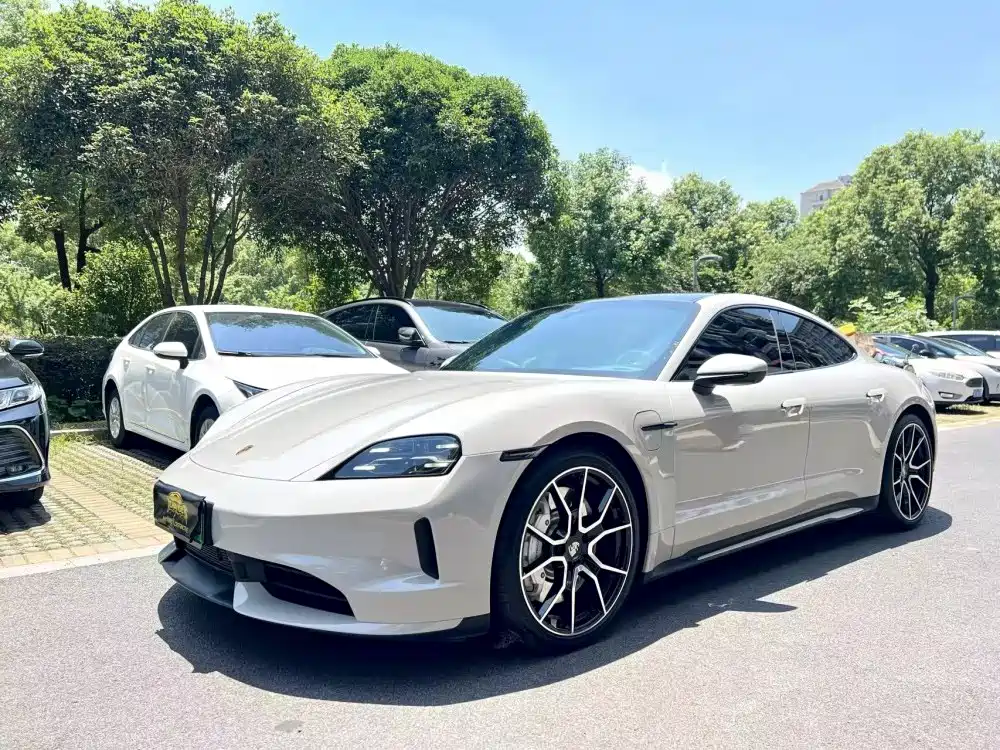 Porsche Taycan 2024