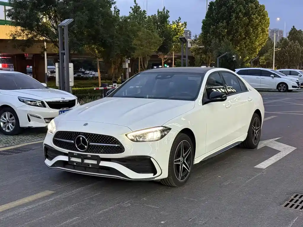 Mercedes-Benz C-Class 2024