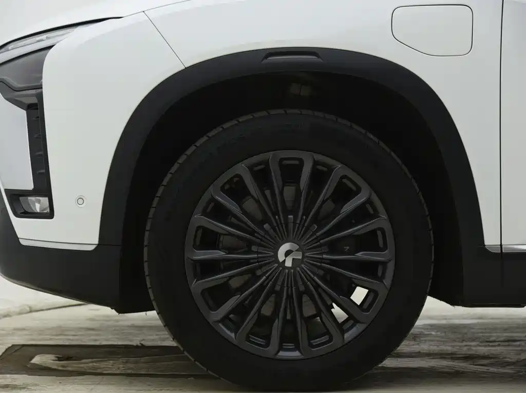 NIO ES8 2020 580KM мест