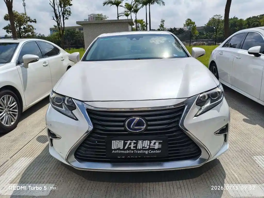 Lexus ES 2015 300h Comfort
