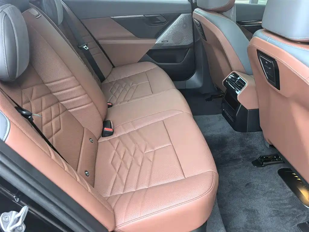 BMW i5 — миниатюра 17