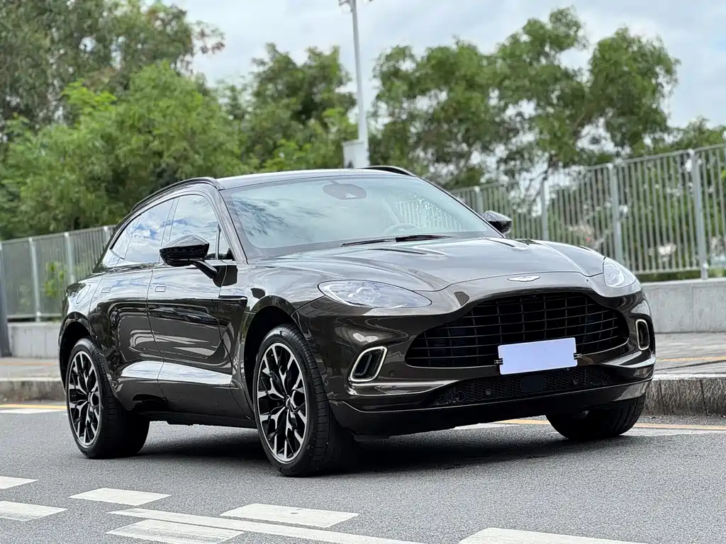 ASTON MARTIN  DBX