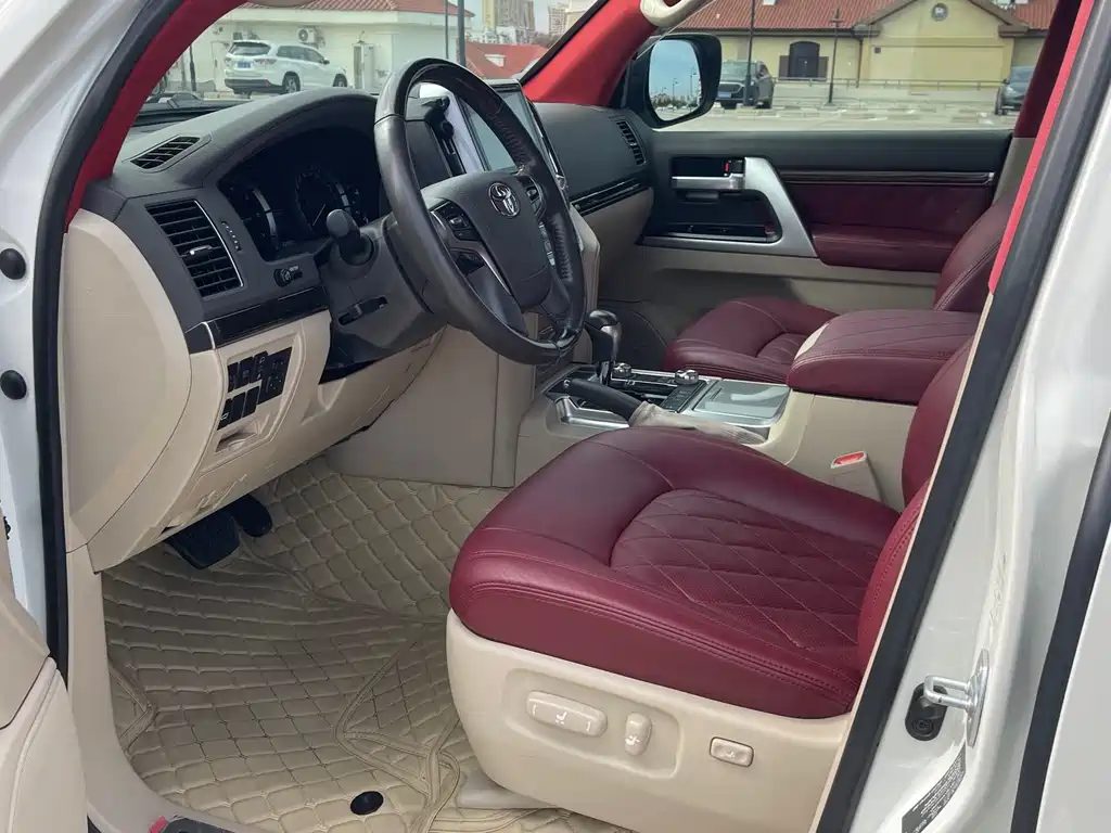 Toyota Land Cruiser 2019 5.7L AT