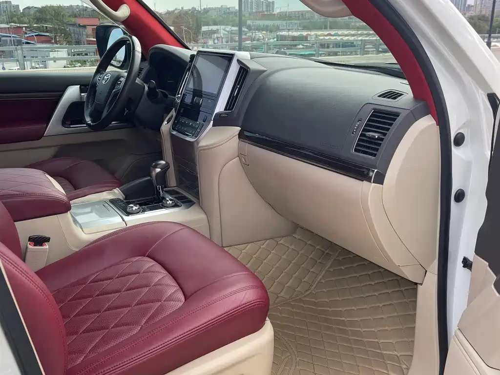 Toyota Land Cruiser 2019 5.7L AT
