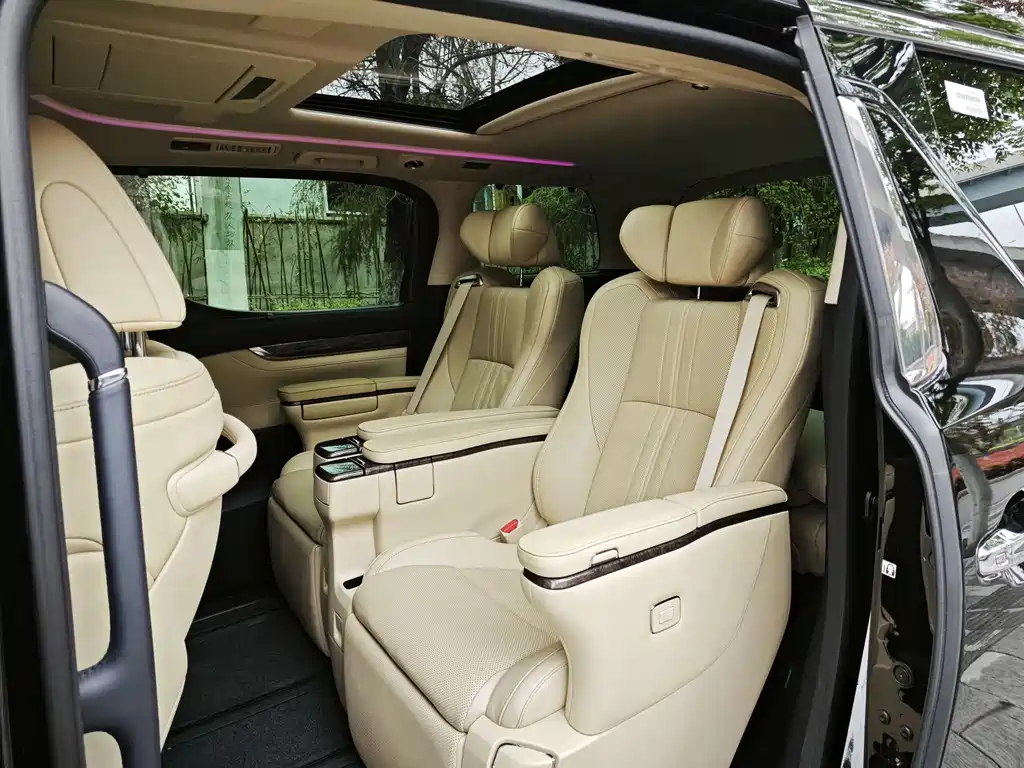 Toyota Vellfire 2023 2.5L HV Luxury