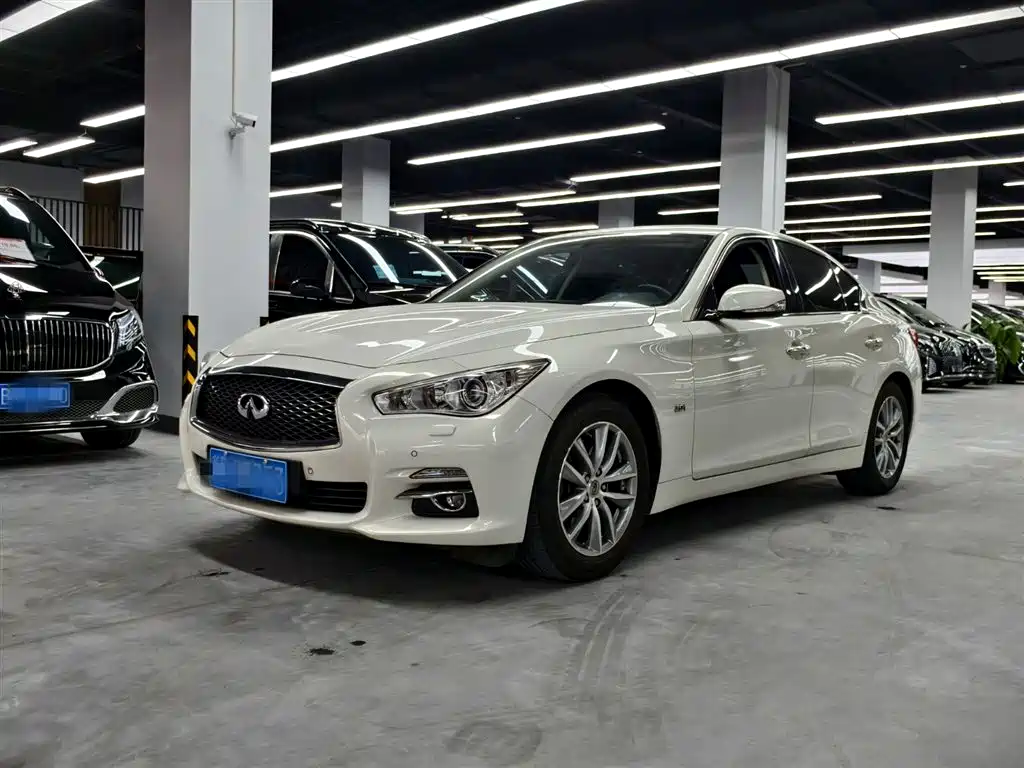 Infiniti Q50 2015