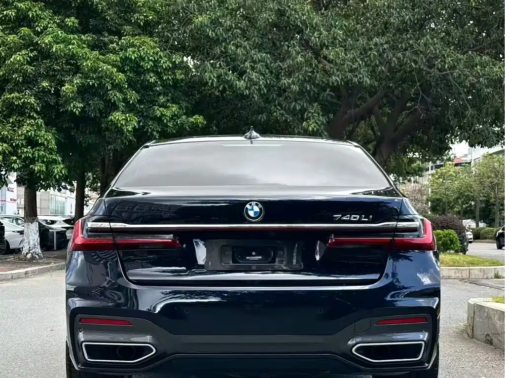 BMW 7 SERIES