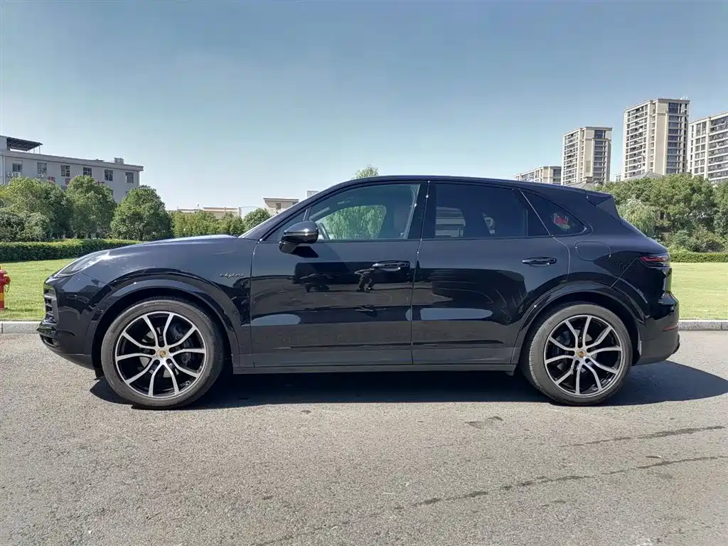 PORSCHE CAYENNE NEW ENERGY