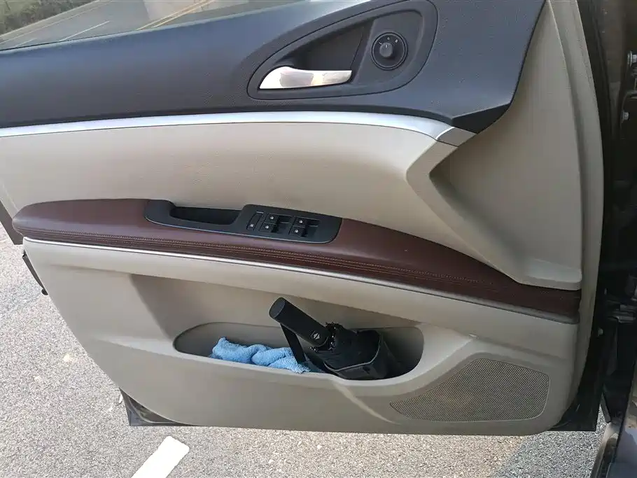 Buick GL8 2015 2.4L Luxury Premium