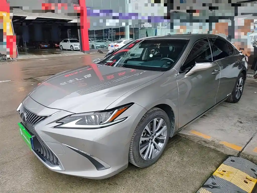 Lexus ES 2020