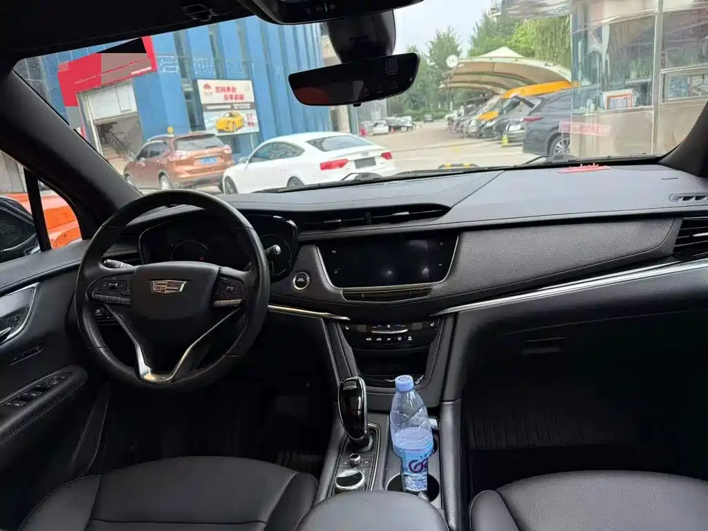 Cadillac XT6 2021 28T мест