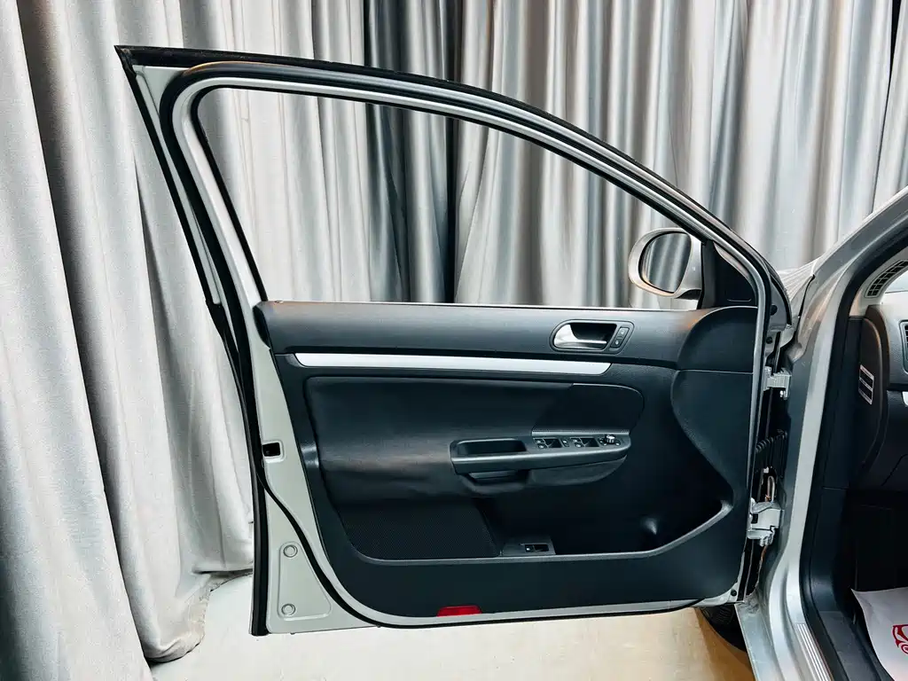 Volkswagen Sagitar 2011 1.4TSI MT