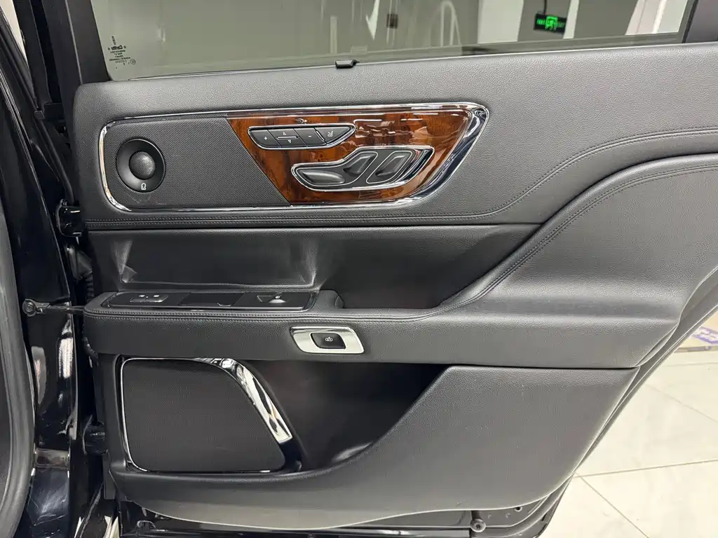 Lincoln Continental — миниатюра 19