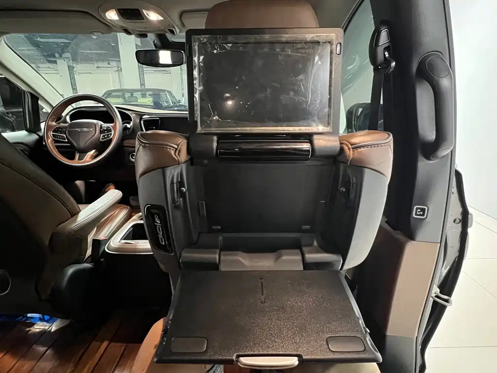 Chrysler Grand Voyager (Import) — миниатюра 25