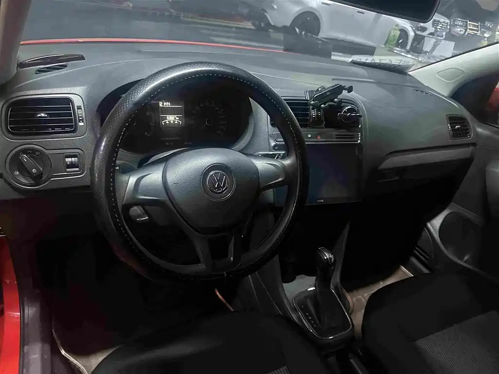 Volkswagen Polo 2016 1.4L AT