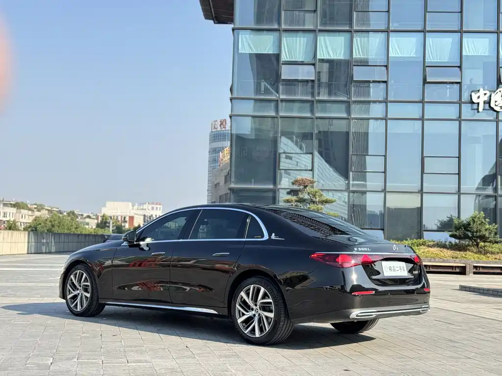 Mercedes-Benz E-Class — миниатюра 7