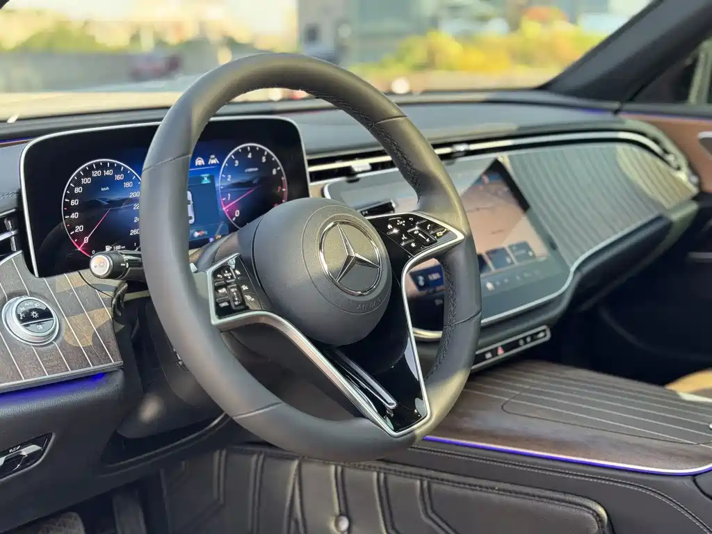 Mercedes-Benz E-Class — миниатюра 18