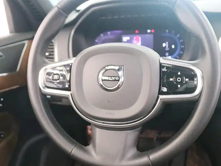 Volvo XC90 2024 B5 Luxury 5 мест