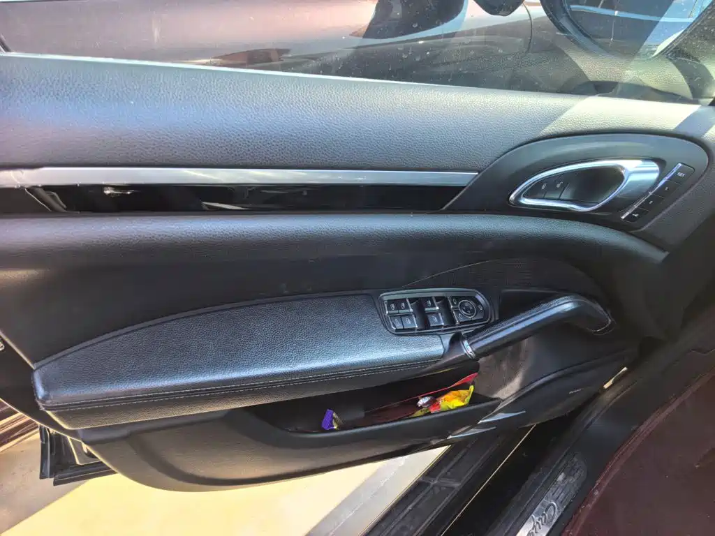 Porsche Cayenne — миниатюра 7