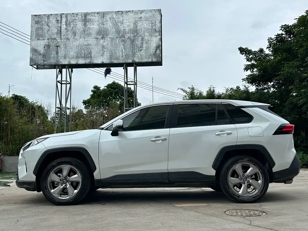 Toyota RAV4 2021 2.0L CVT