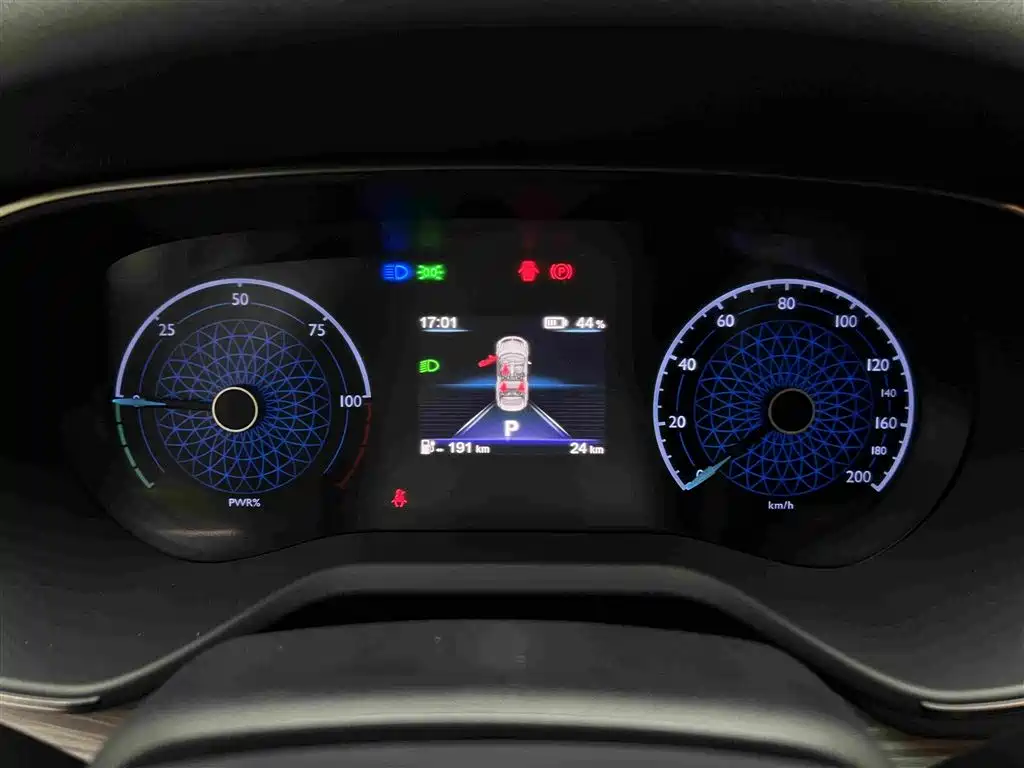 Hongqi Hongqi E-QM5 - фото 16