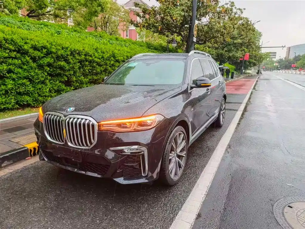BMW X7 2021