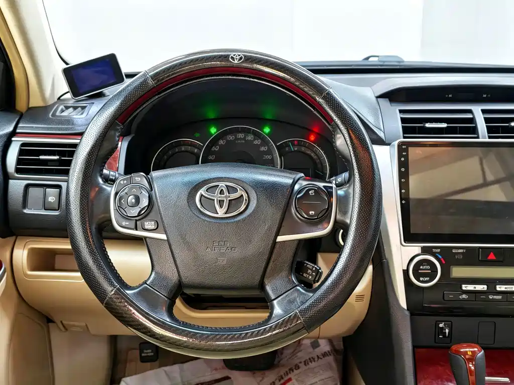 Toyota Camry — миниатюра 5