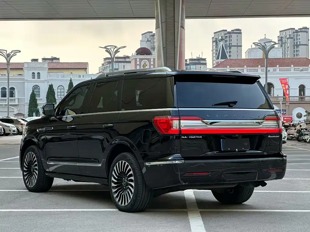 Lincoln Navigator — миниатюра 9