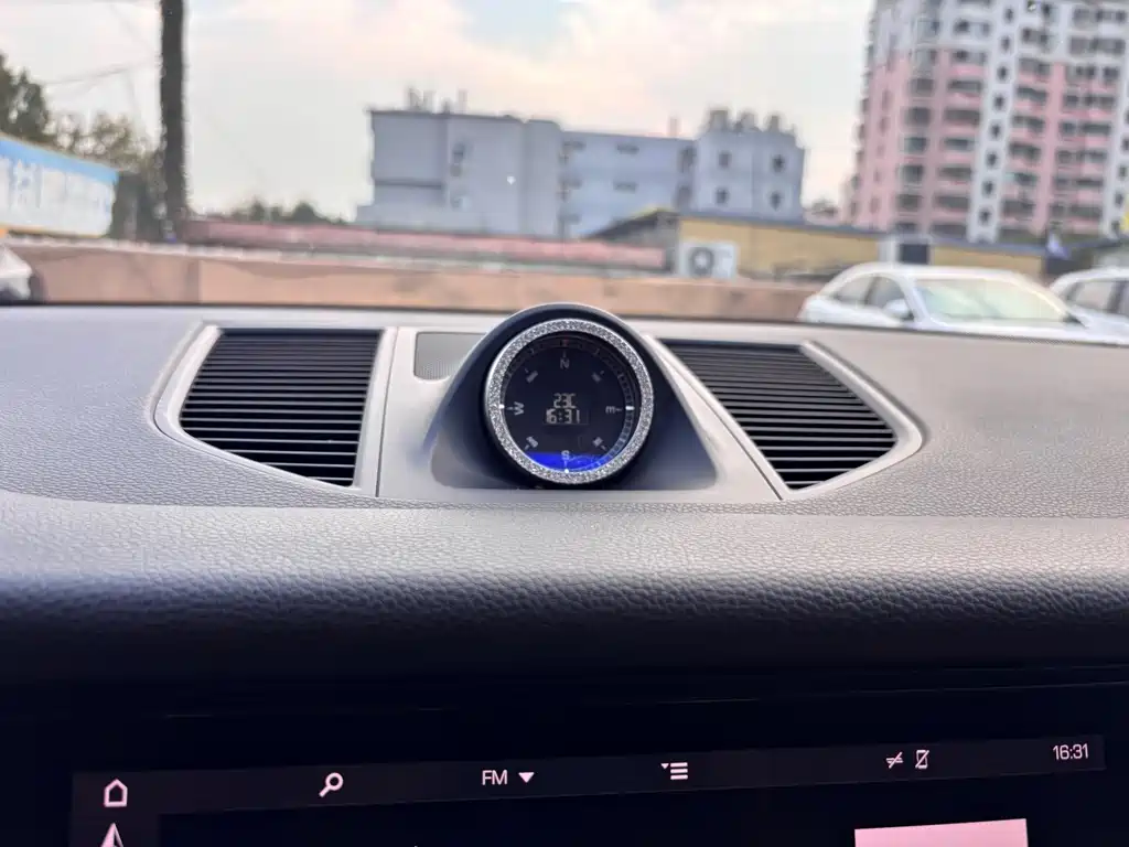Porsche Macan — миниатюра 14