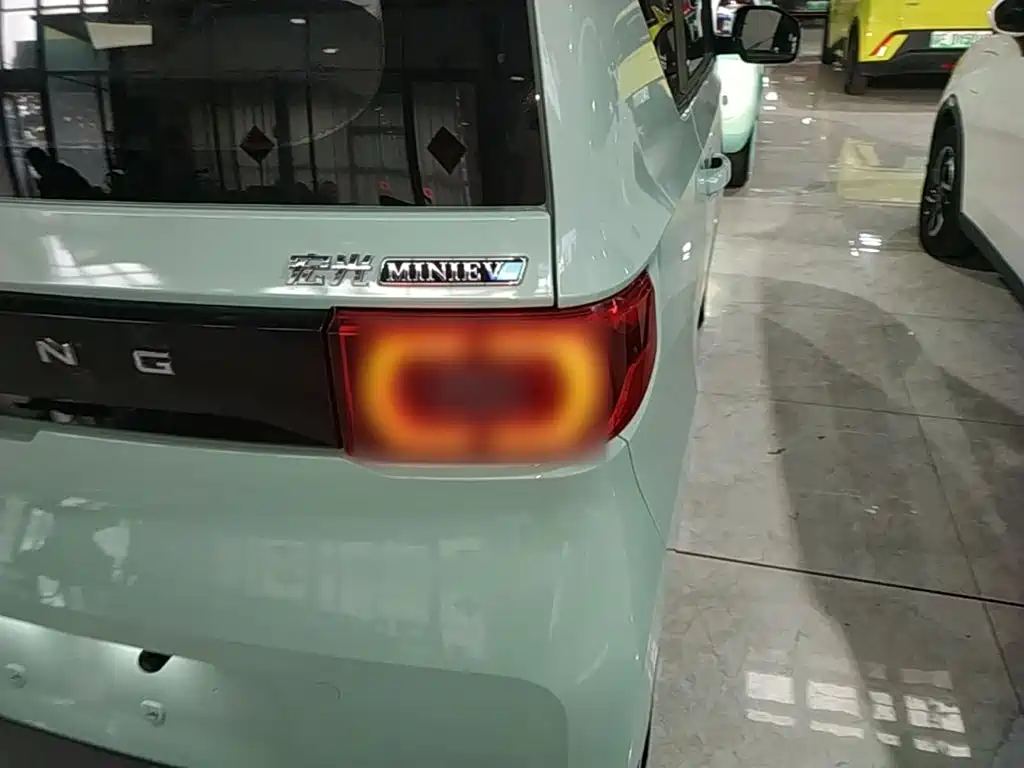 Wuling MINIEV — миниатюра 8