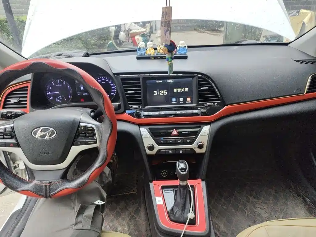 Hyundai Elantra — миниатюра 13