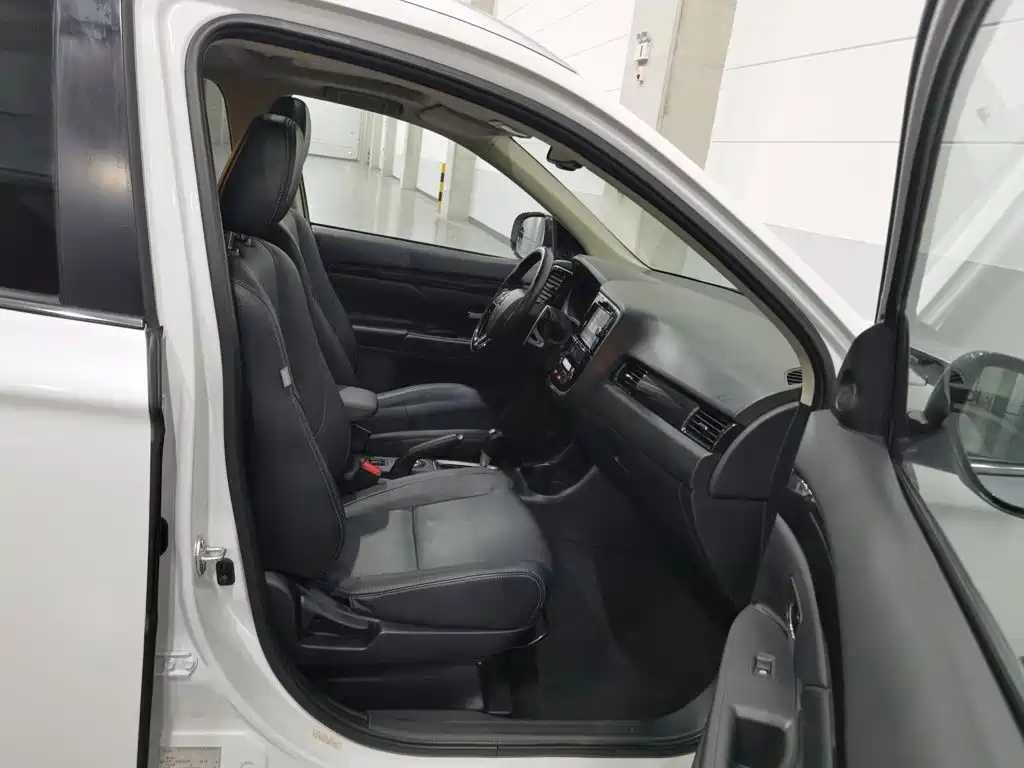 Mitsubishi Outlander (Import) — миниатюра 23