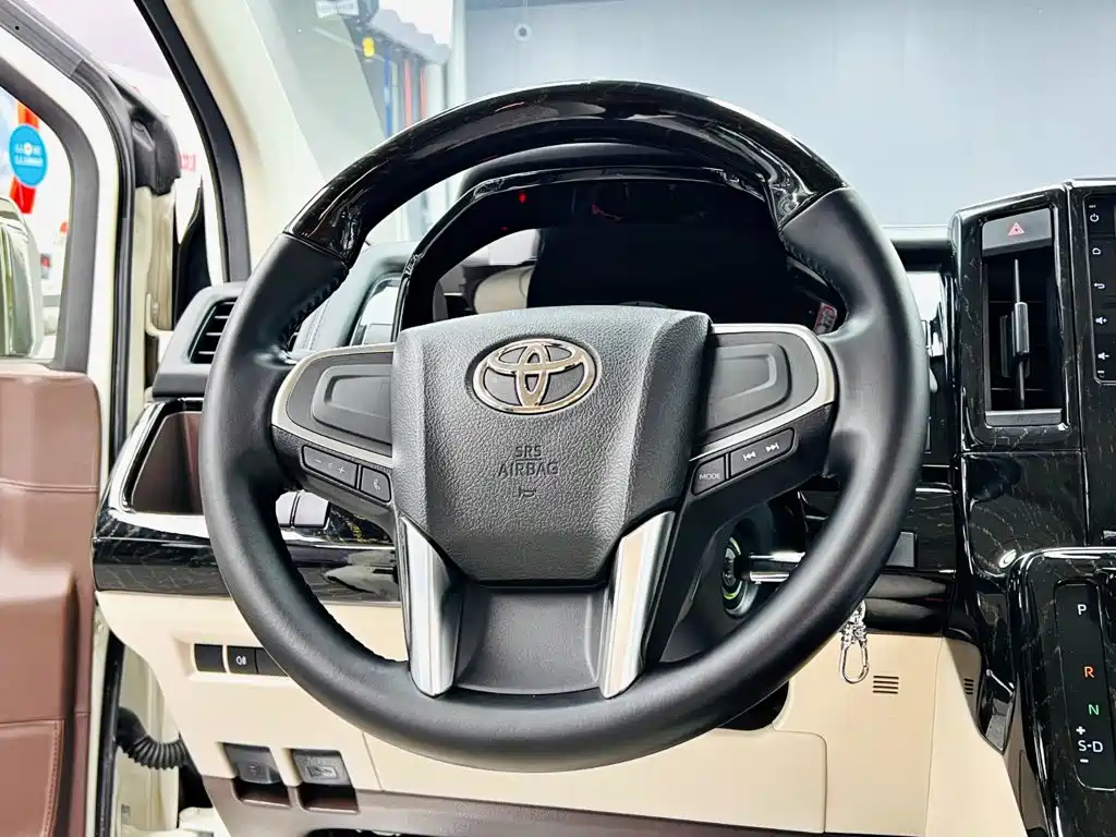 Toyota Hiace — миниатюра 10