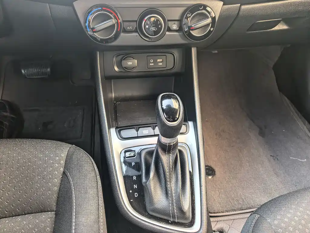 Hyundai Elantra — миниатюра 15