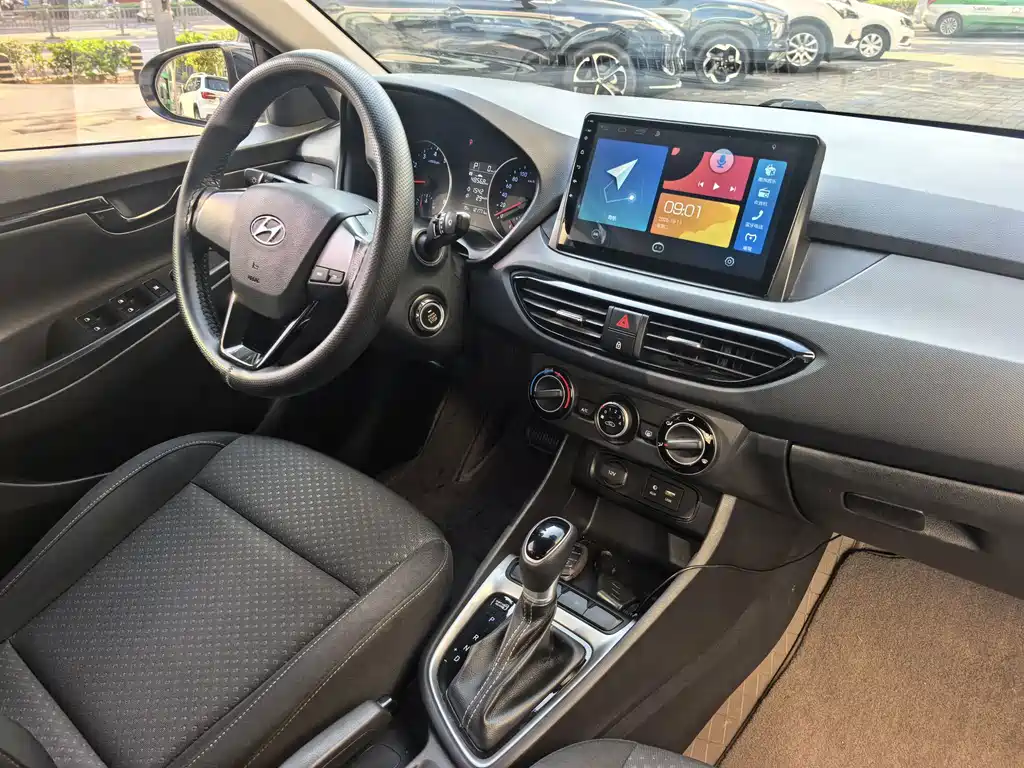 Hyundai Elantra — миниатюра 28